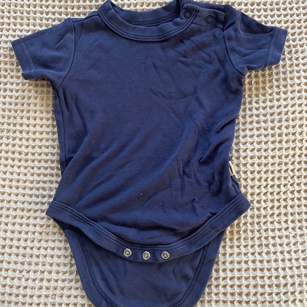 Goumi onesie 3-6Mo navy blue